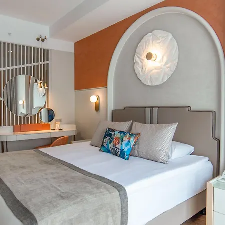 Θέρετρο Fame Lara &