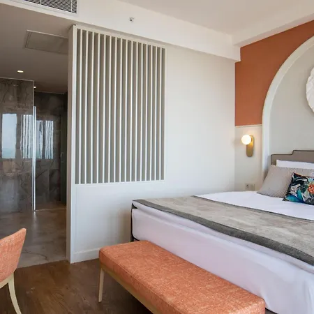 Fame Lara & Αττάλεια