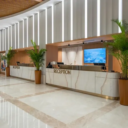 Fame Lara & Αττάλεια