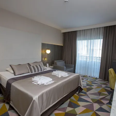 Θέρετρο Fame Lara & 5*