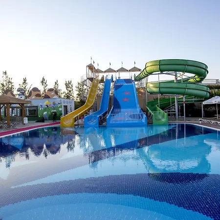 Fame Lara & Αττάλεια