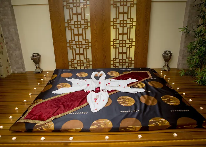 Fame Lara & Αττάλεια