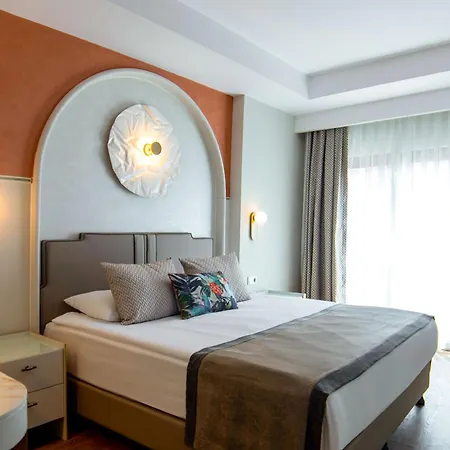 フェイム レジデンス ララ&スパ 5*